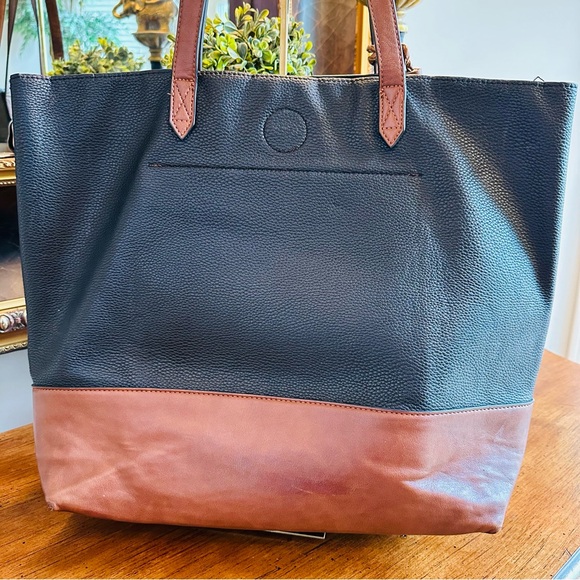 UNBRANDED BLACK & BROWN TOTE BAG WITH TASSELS MAGNETIC CLASP ROOMY WEEKENDER BAG - Picture 4 of 9